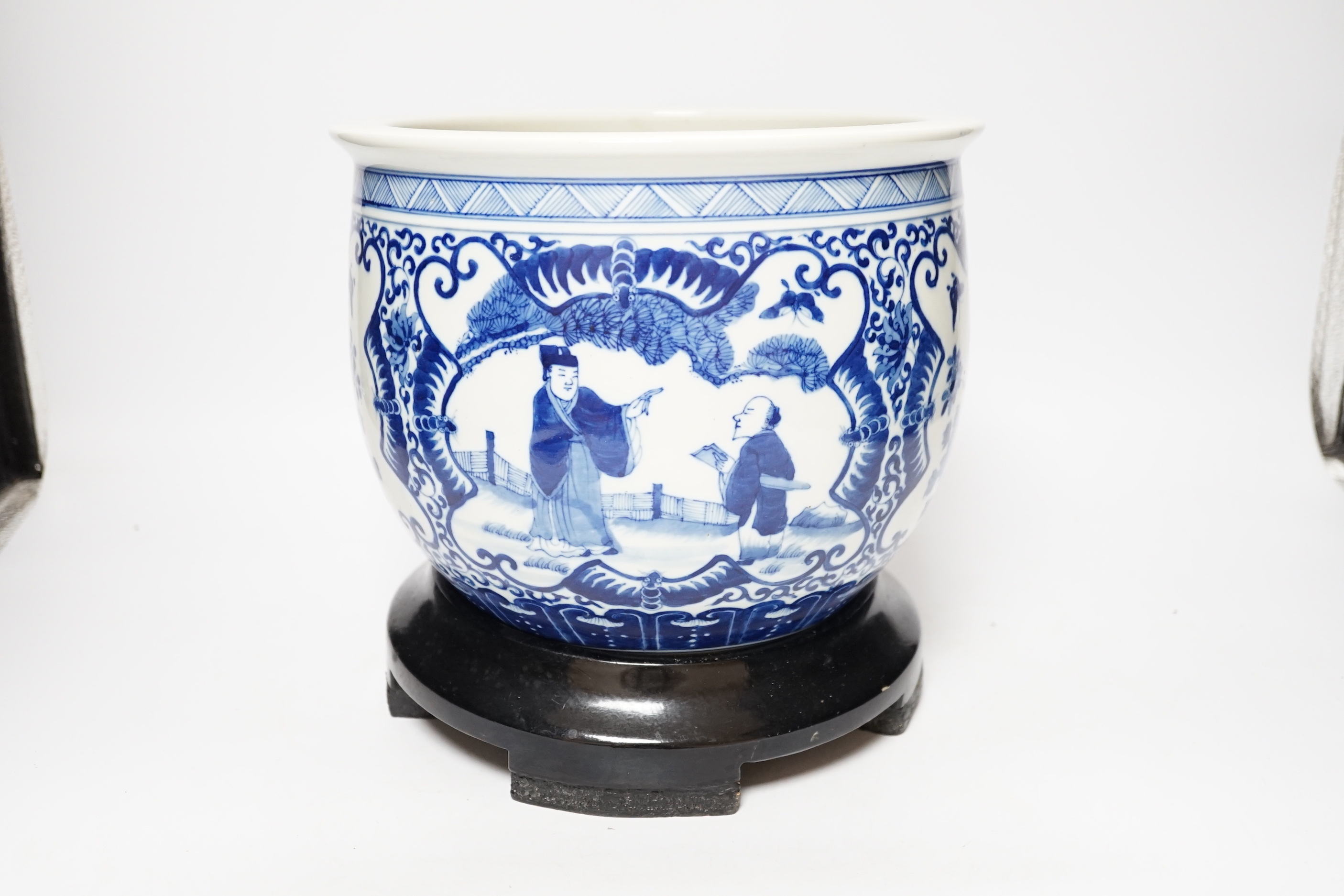 A Chinese blue and white jardiniere on stand, 24cm total height